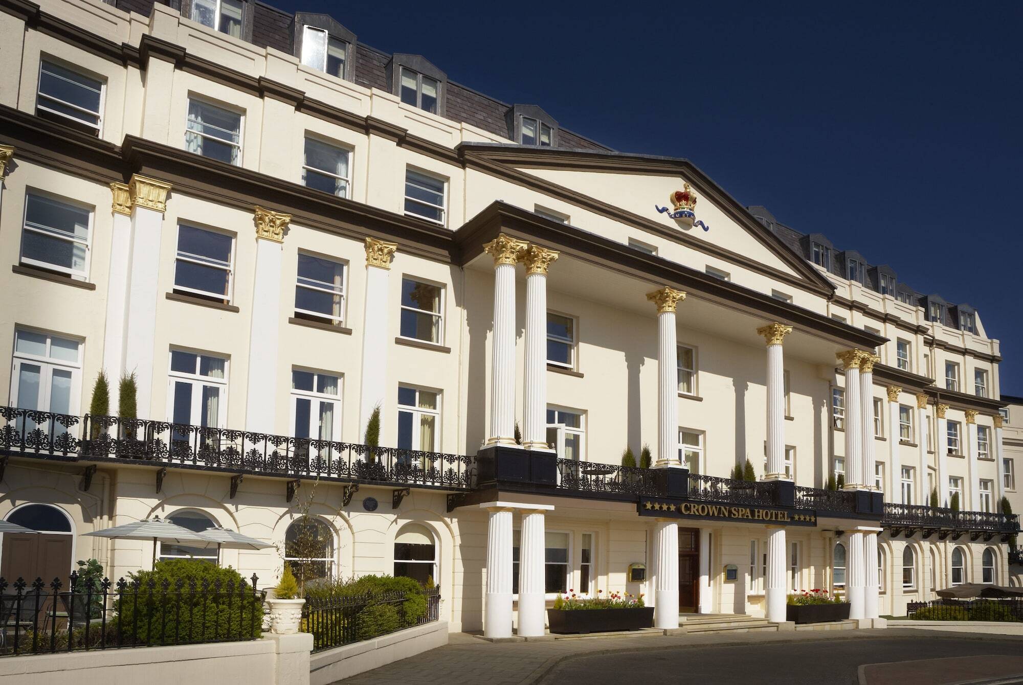 Hotel Crown By Compass Hospitality 4*