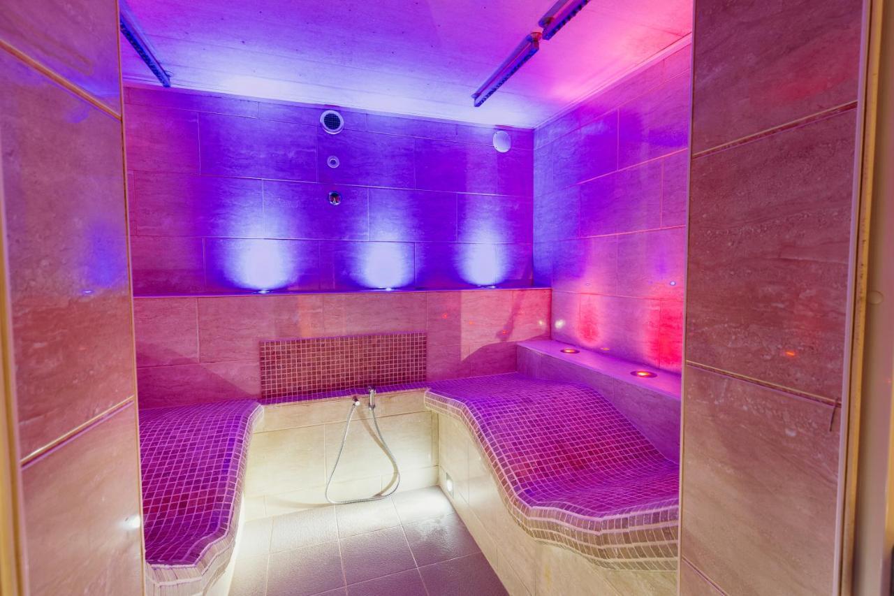 Hotel Crown By Compass Hospitality 4*